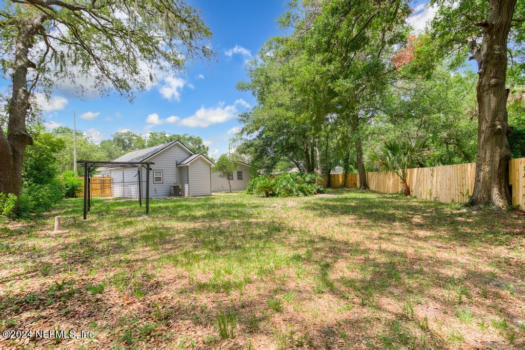 7461 STONEHURST Road N