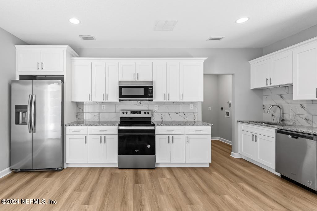 7461 STONEHURST Road N