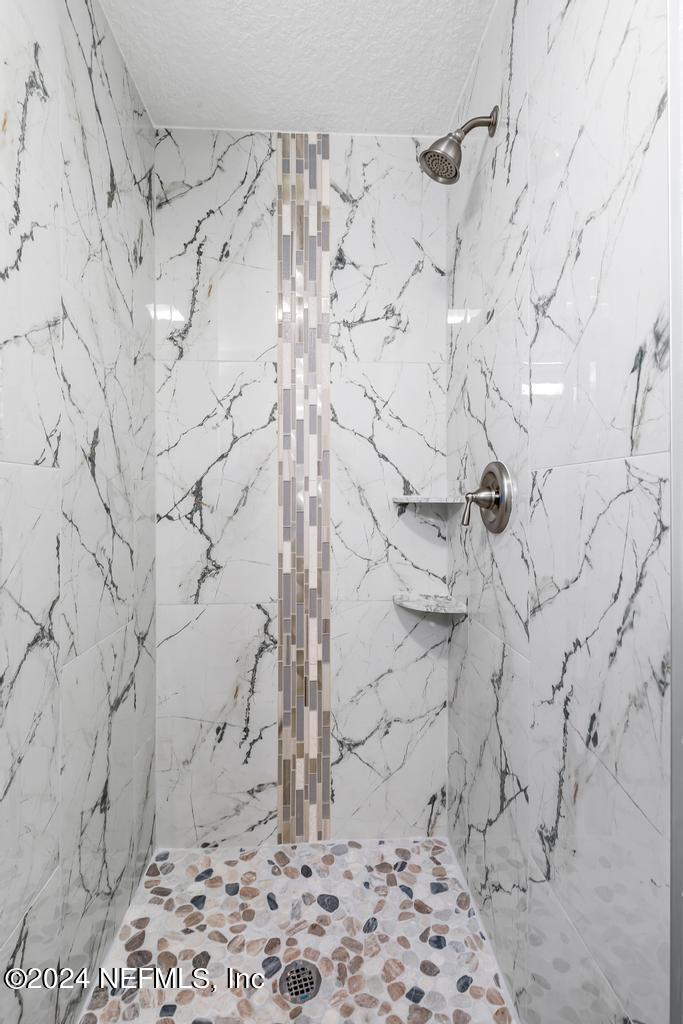 7461 STONEHURST Road N