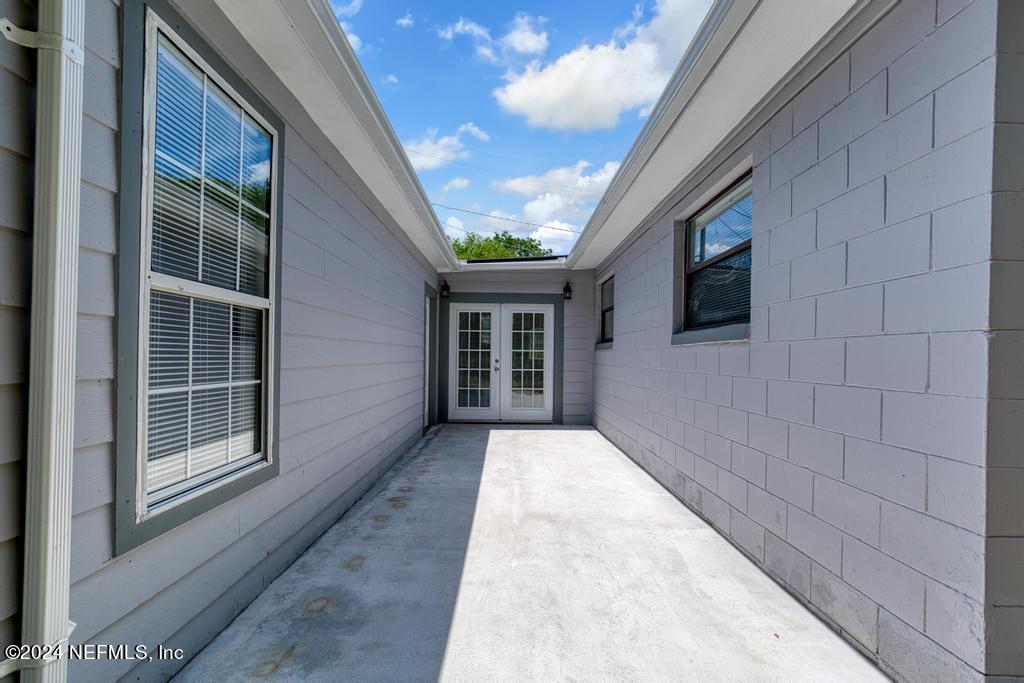 7461 STONEHURST Road N