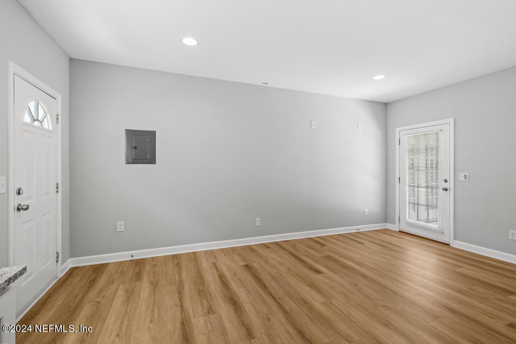 7461 STONEHURST Road N