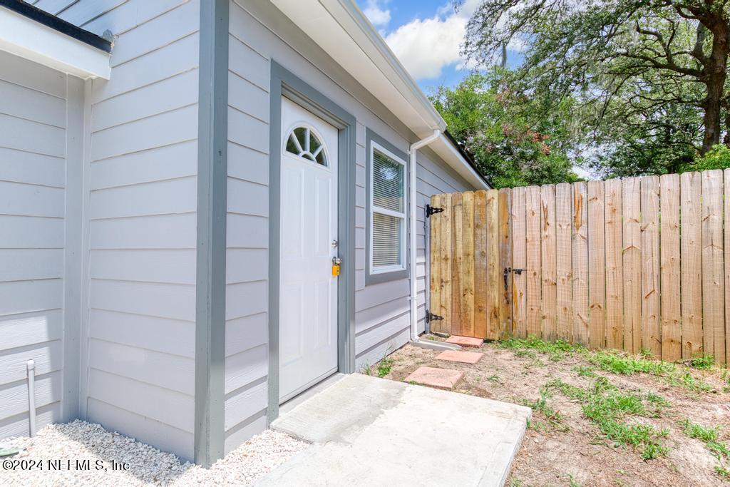 7461 STONEHURST Road N