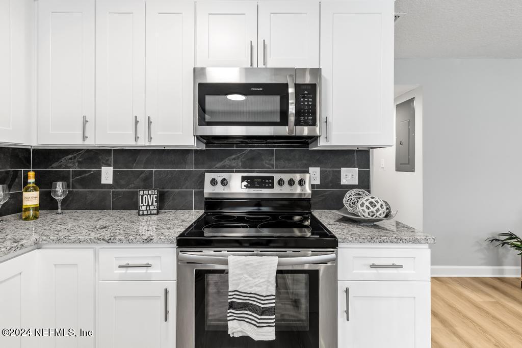 7461 STONEHURST Road N