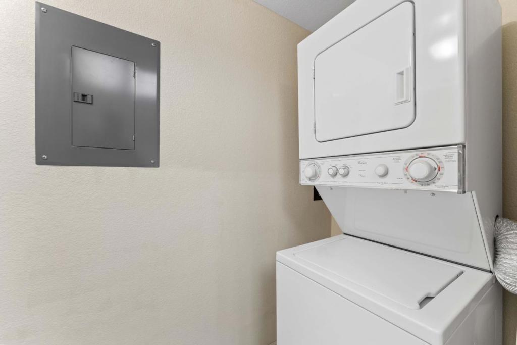 5987 Lake Hennessy Ct Court