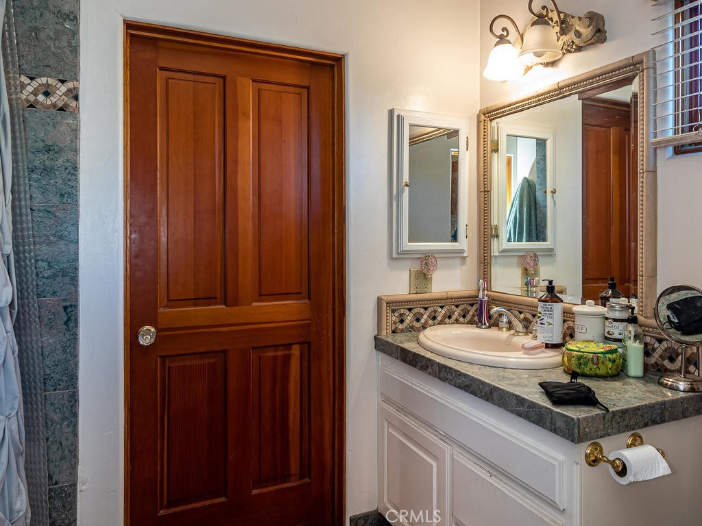 6275 Twin Canyon Lane