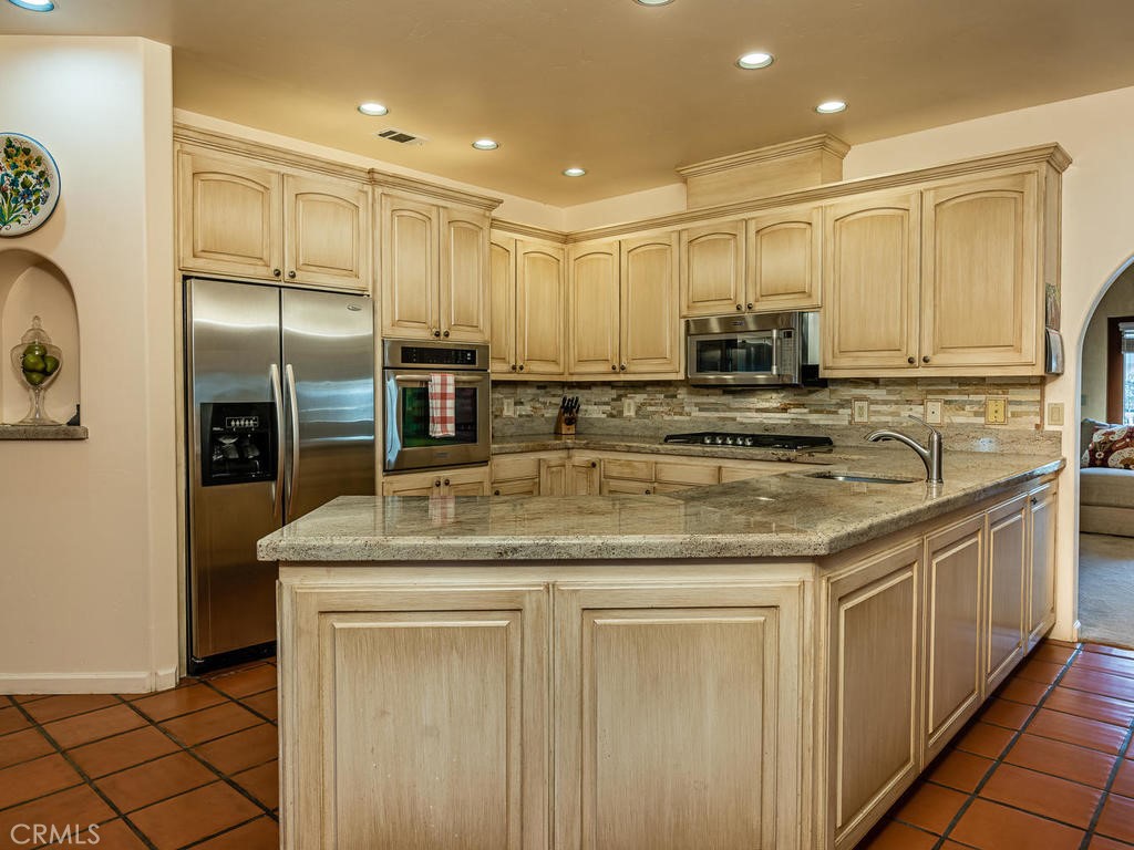 6275 Twin Canyon Lane