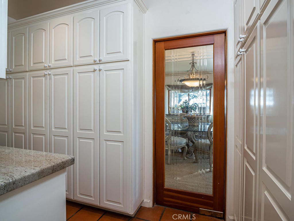 6275 Twin Canyon Lane