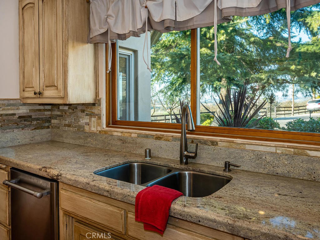 6275 Twin Canyon Lane