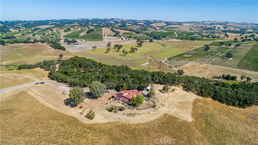 325 Los Robles Road 1