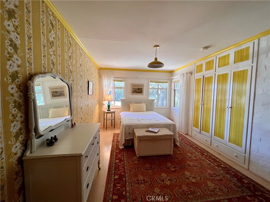 325 Los Robles Road 1