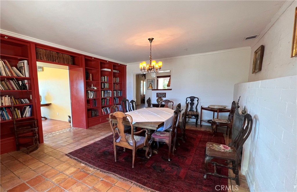 325 Los Robles Road 1