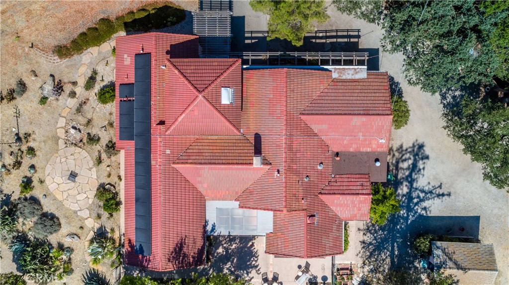 325 Los Robles Road 1