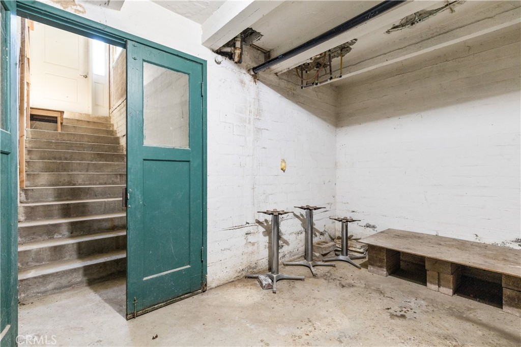 325 Los Robles Road 1