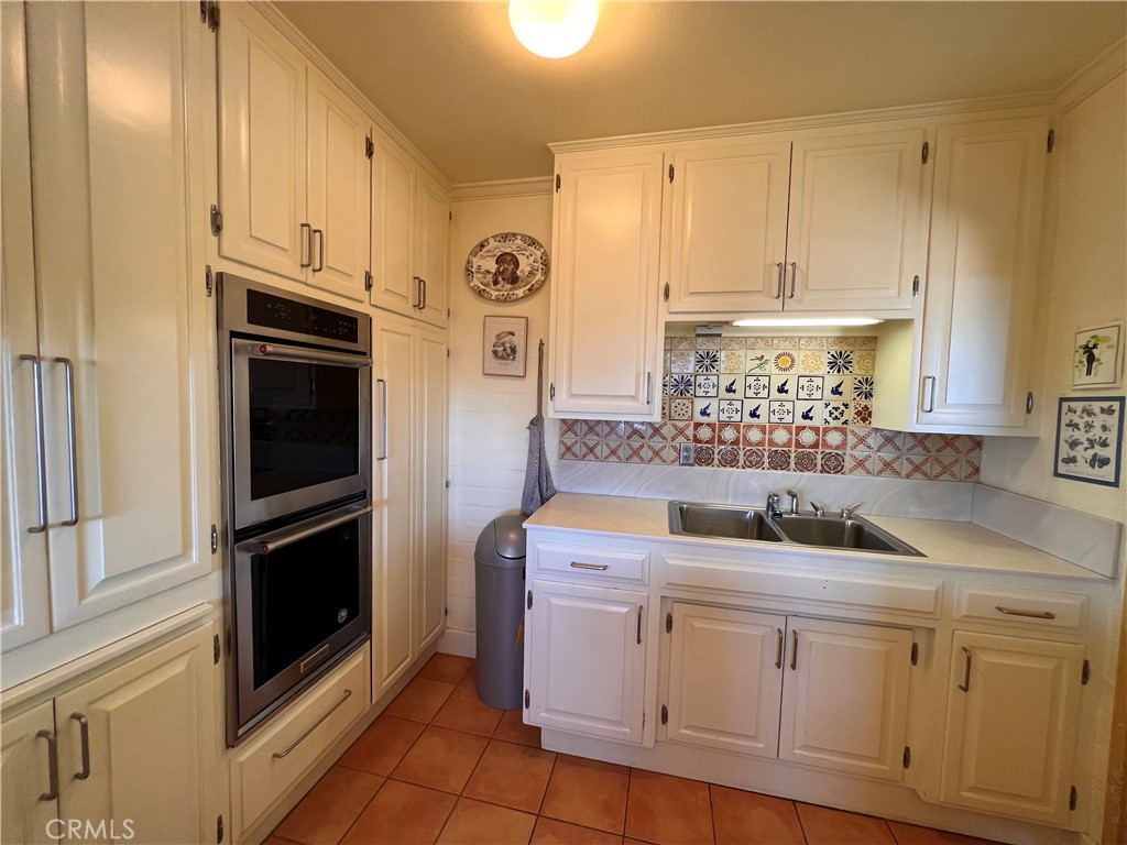 325 Los Robles Road 1