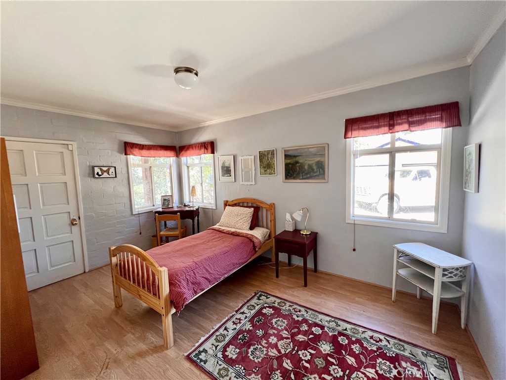 325 Los Robles Road 1