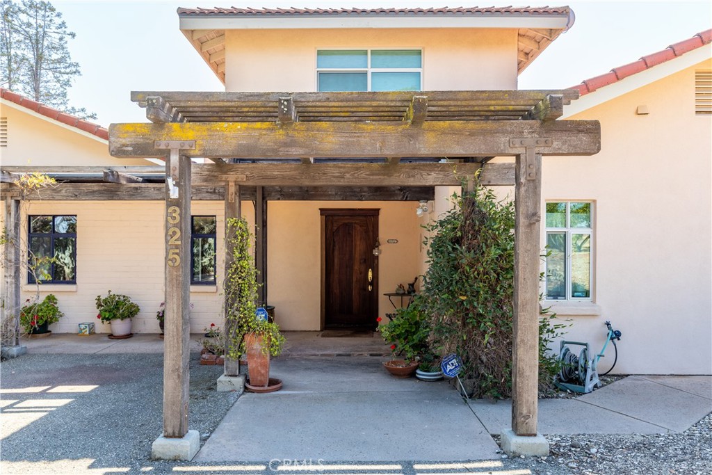 325 Los Robles Road 1
