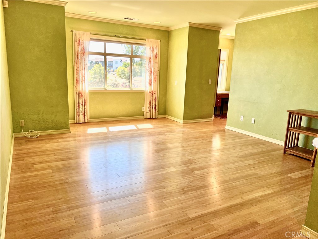 325 Los Robles Road 1