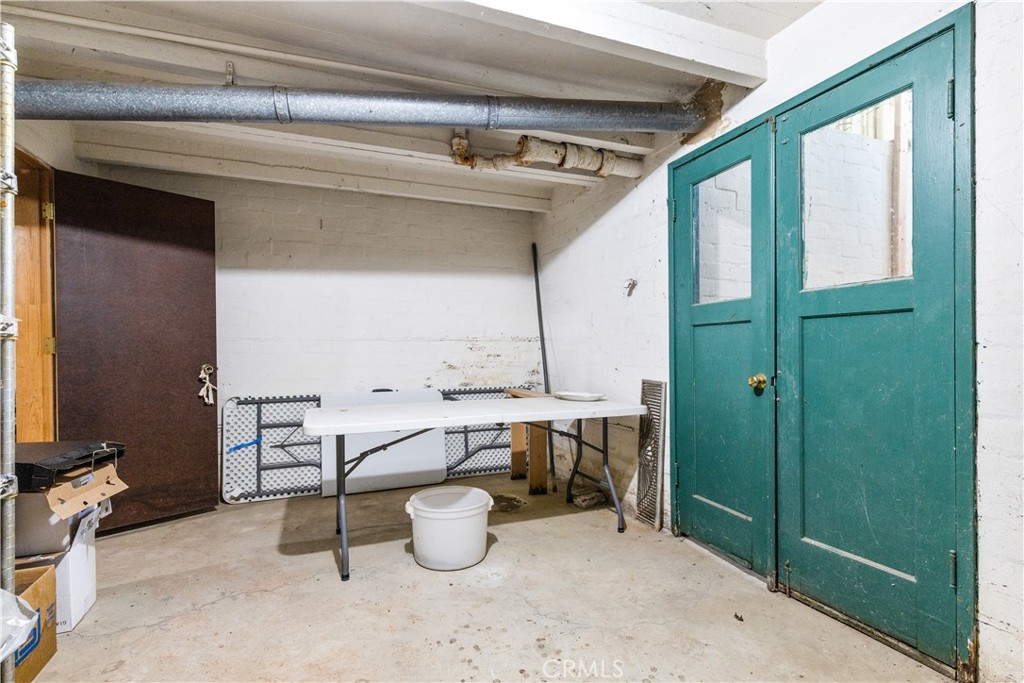 325 Los Robles Road 1