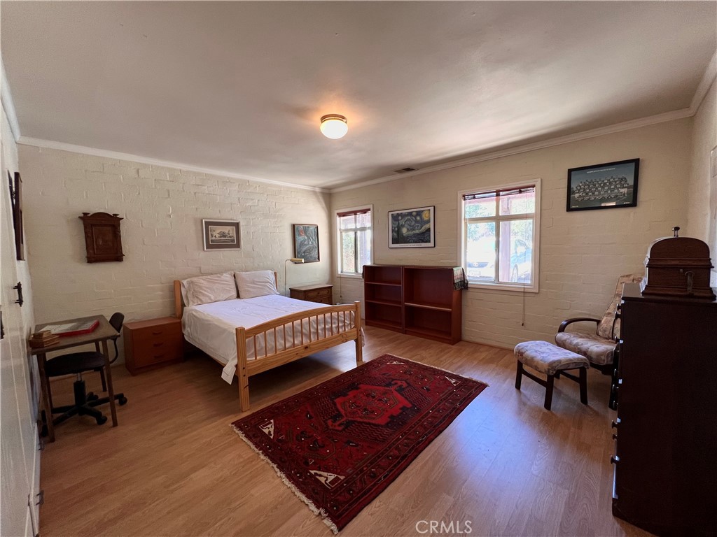 325 Los Robles Road 1