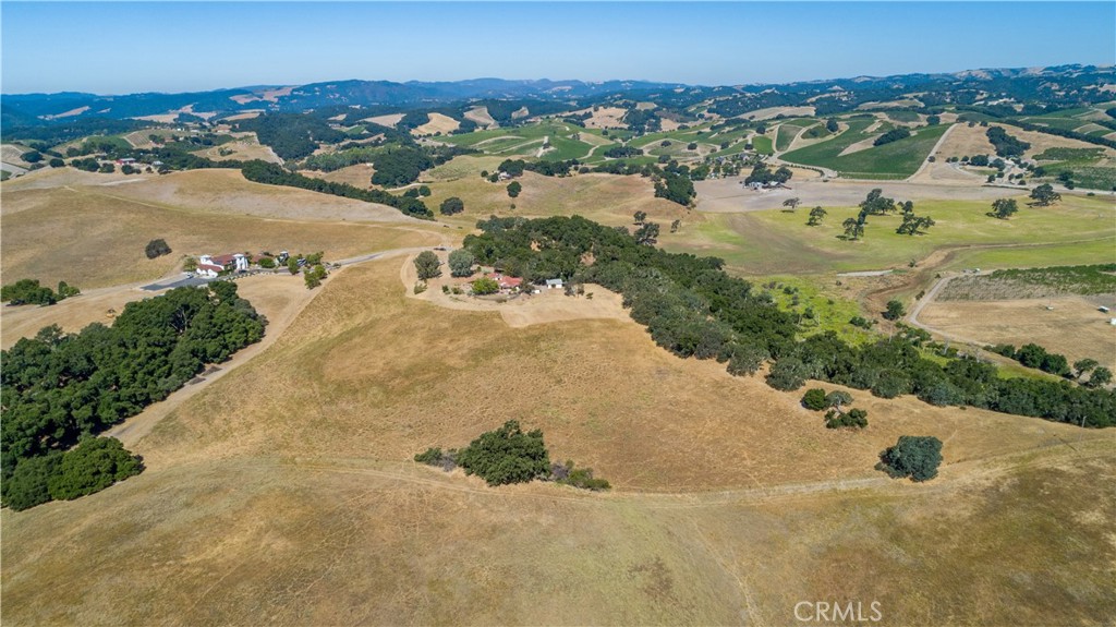 325 Los Robles Road 1
