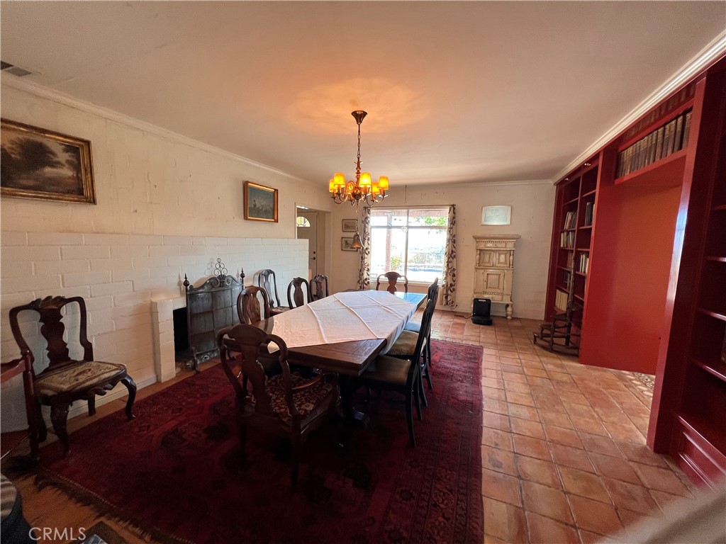 325 Los Robles Road 1