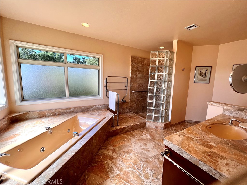 325 Los Robles Road 1