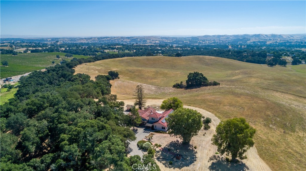 325 Los Robles Road 1