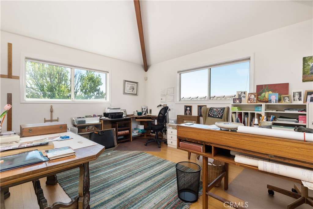 325 Los Robles Road 1