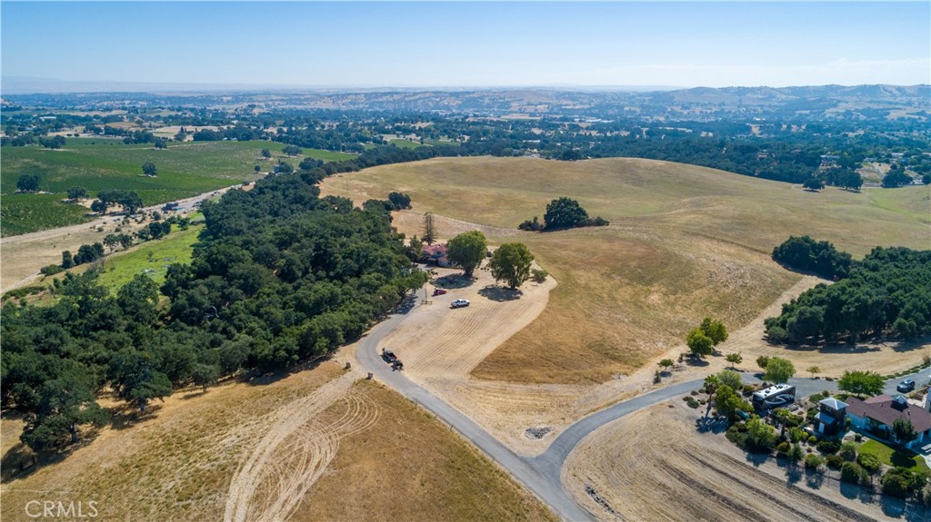 325 Los Robles Road 1