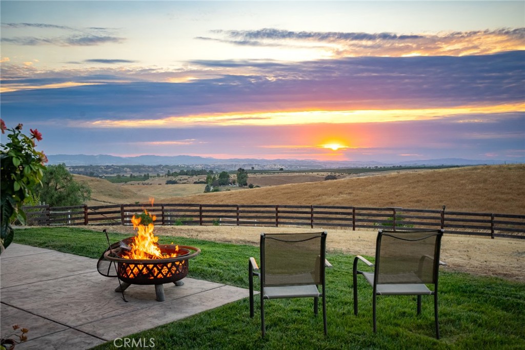 6355 Cerros Pioneros Way