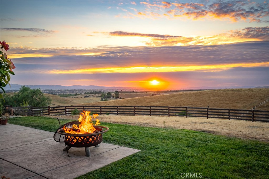 6355 Cerros Pioneros Way