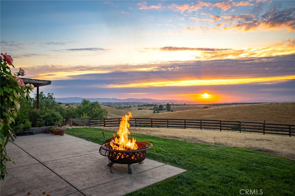 6355 Cerros Pioneros Way