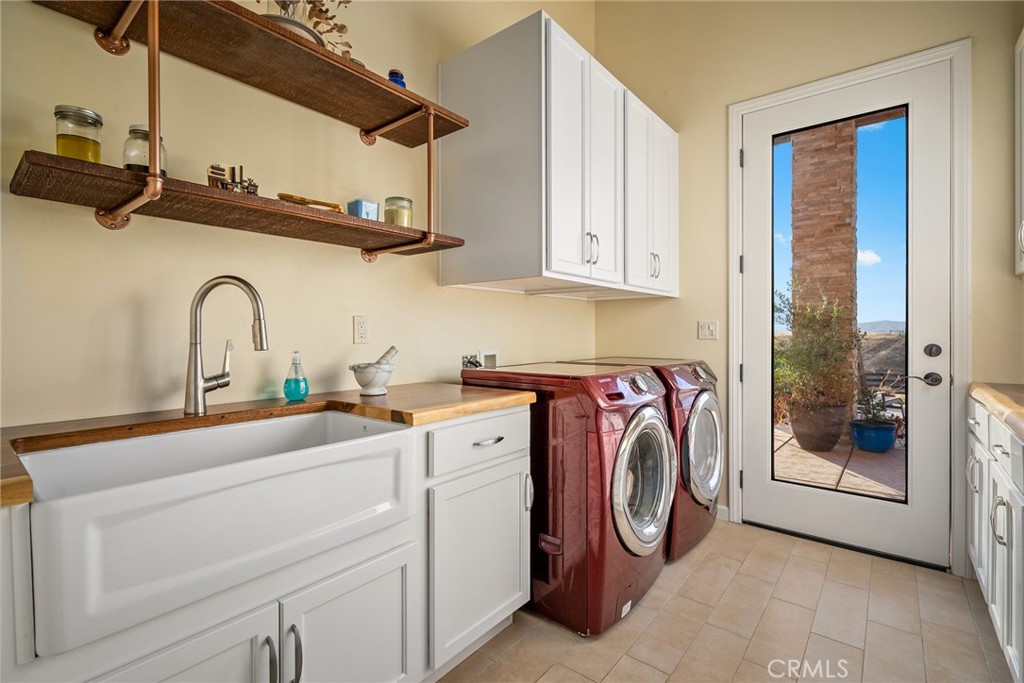 6355 Cerros Pioneros Way