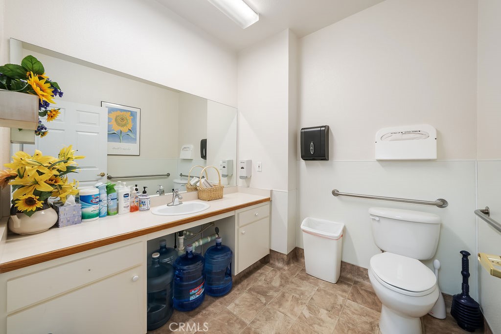 935 Riverside Avenue 1