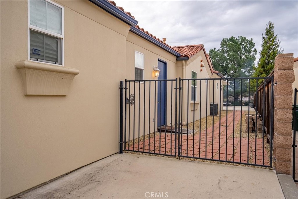 977 Vista Cerro Drive