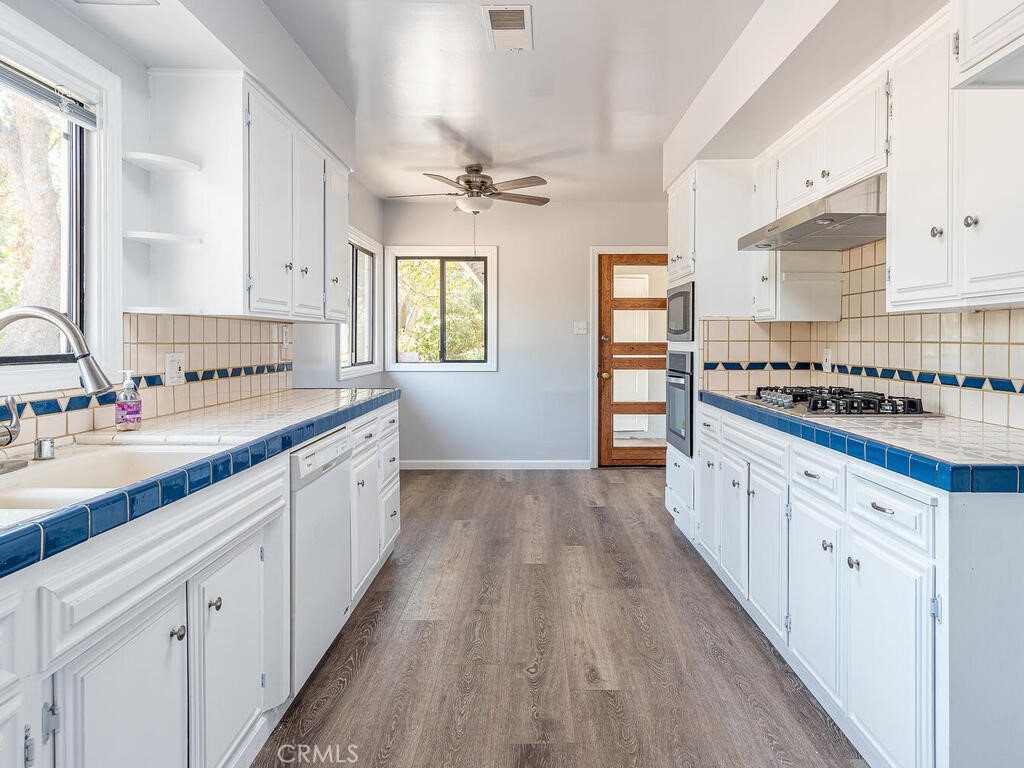 6900 Marchant Avenue