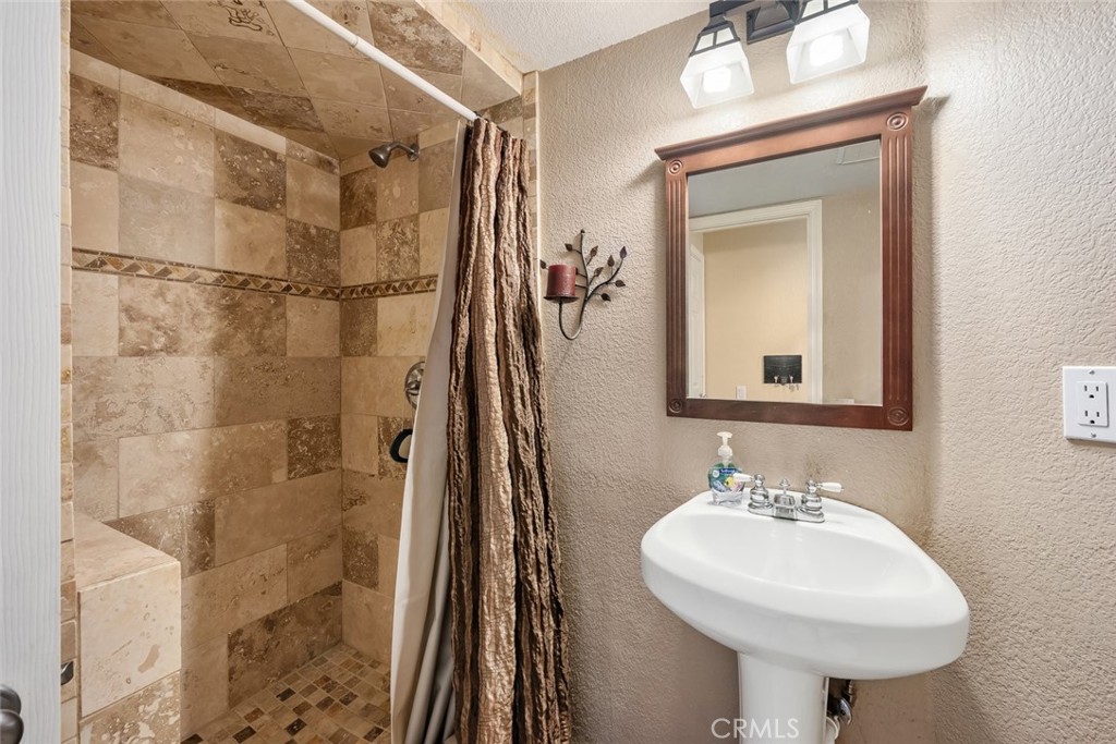 4587 Wavertree Street