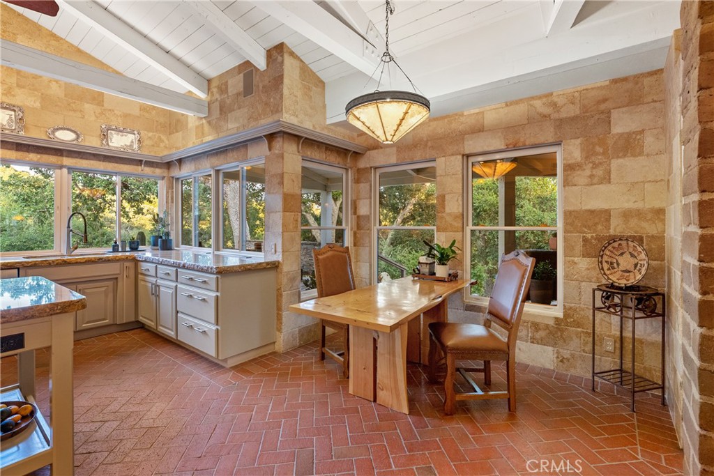 10180 Santa Ana Road