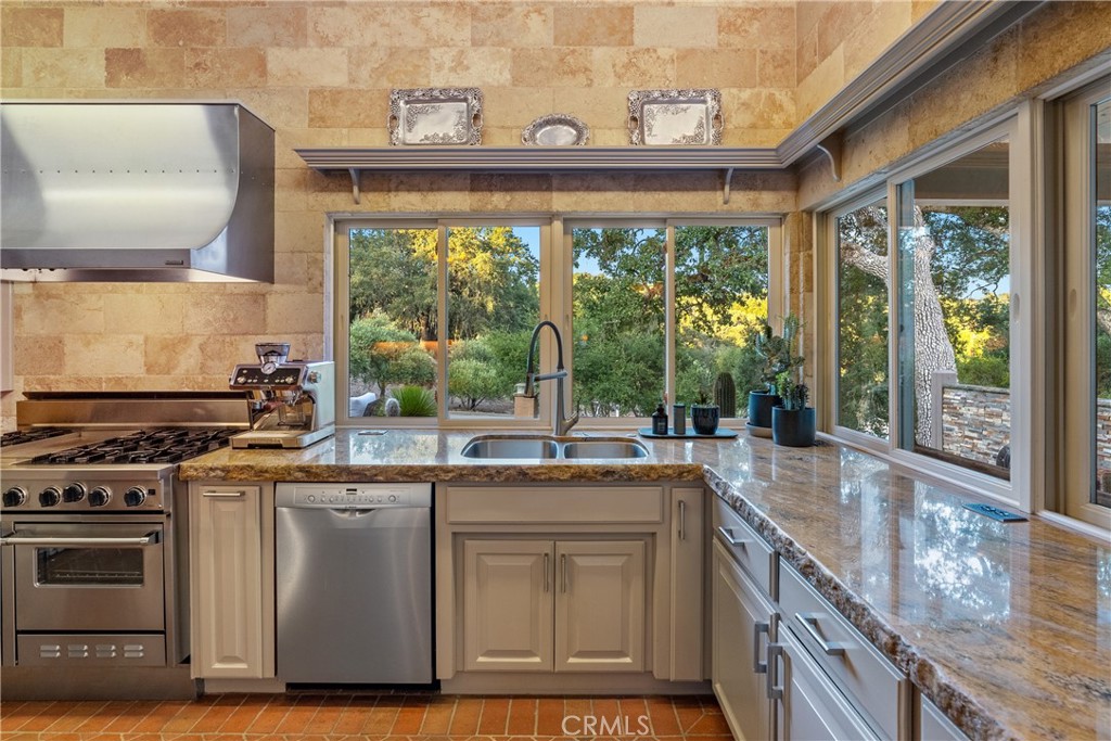 10180 Santa Ana Road