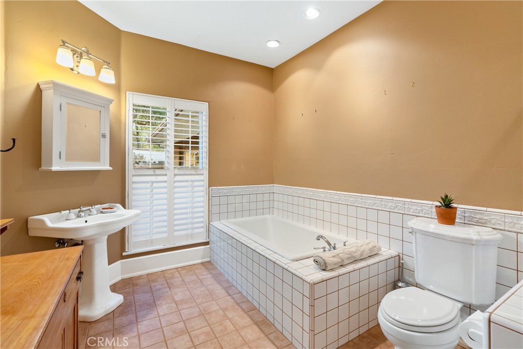 10180 Santa Ana Road