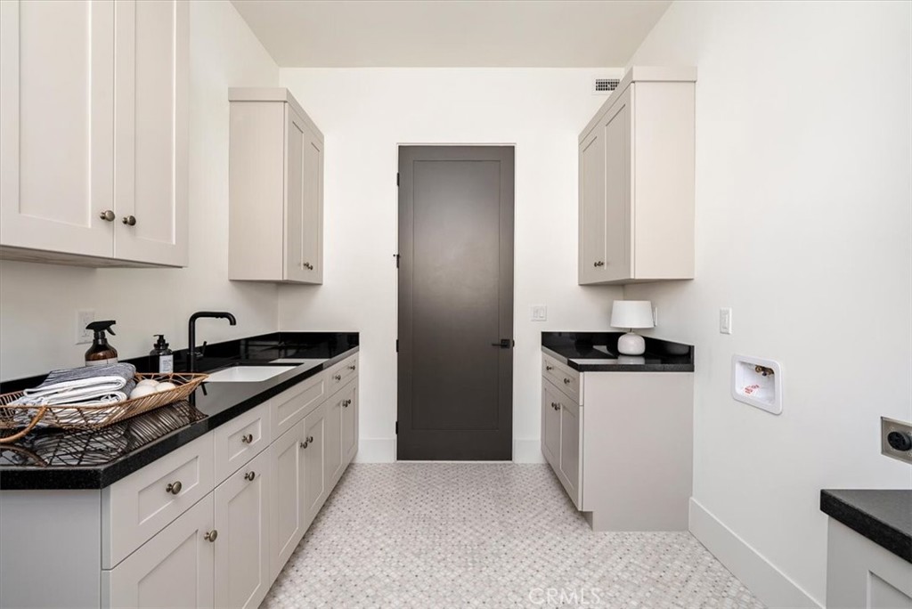 2480 Iron Stone Loop