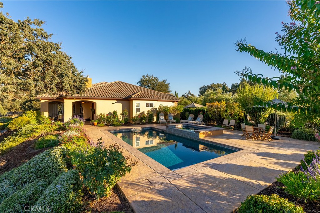 2174 Lake Ysabel Road