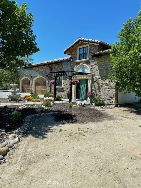 2590 Rock Ridge Lane