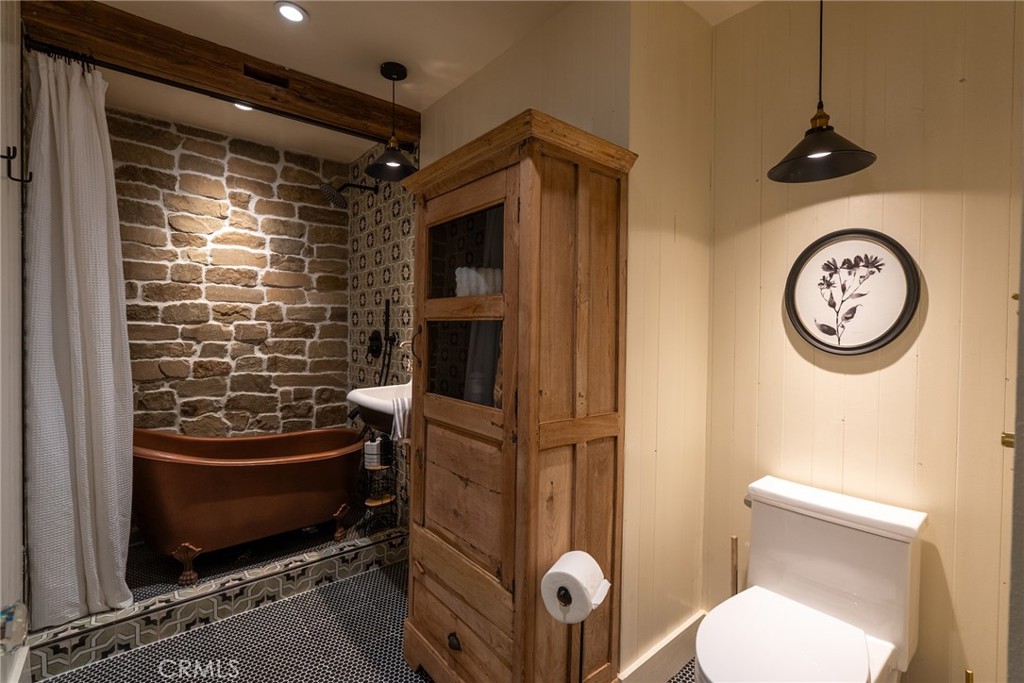 7455 Bella Vista Road