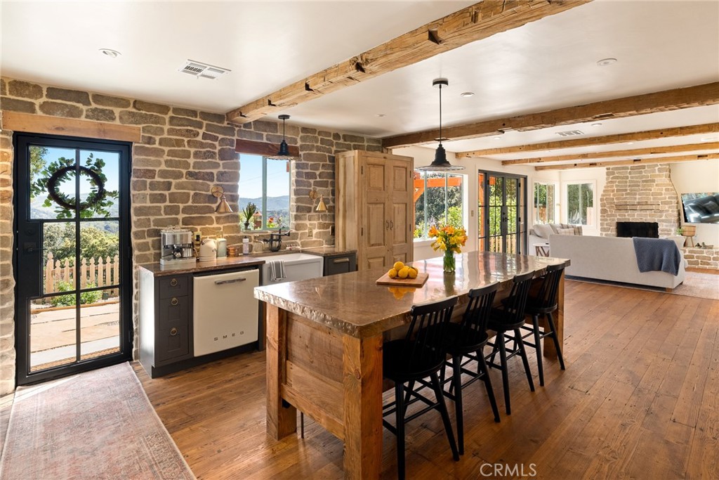 7455 Bella Vista Road