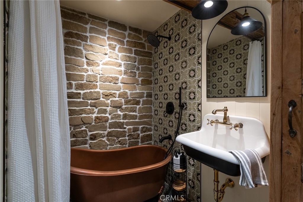 7455 Bella Vista Road