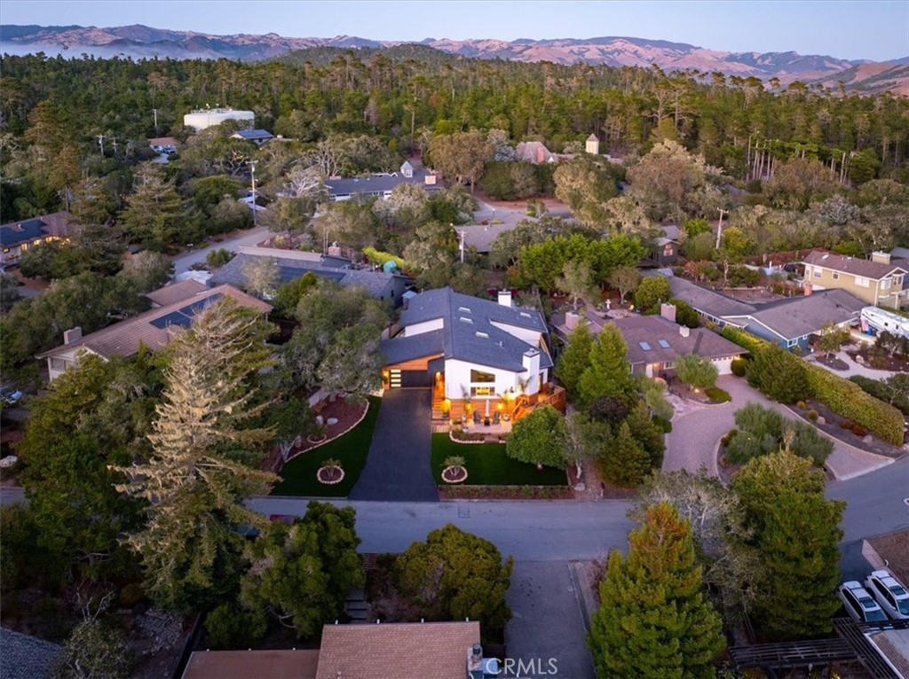 5282 Hillcrest Drive