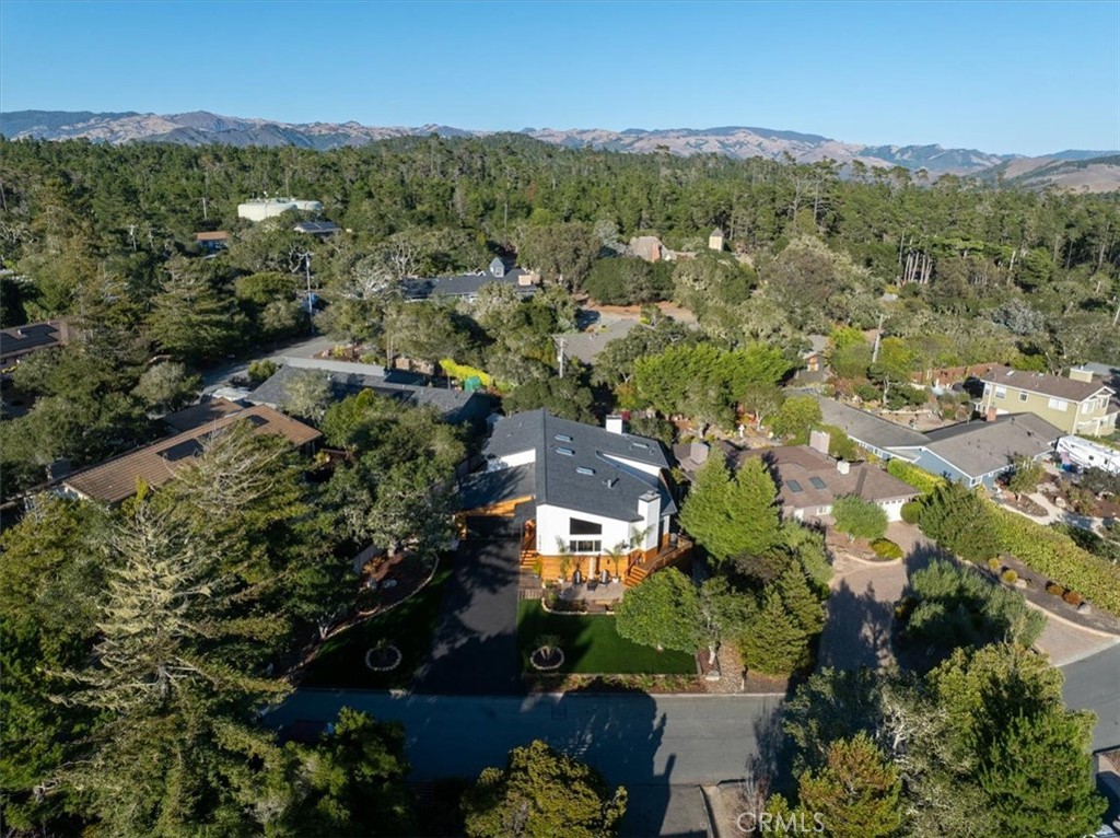 5282 Hillcrest Drive