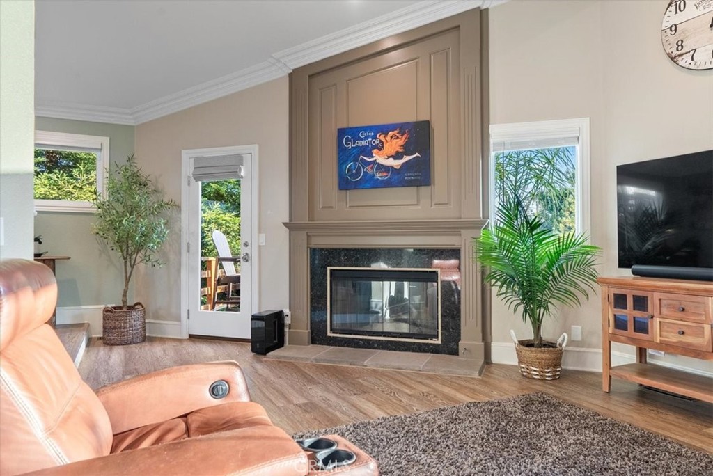 5282 Hillcrest Drive