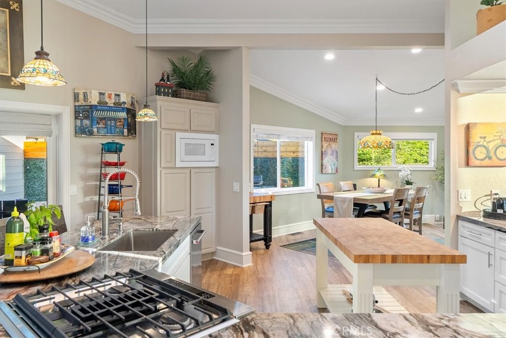 5282 Hillcrest Drive